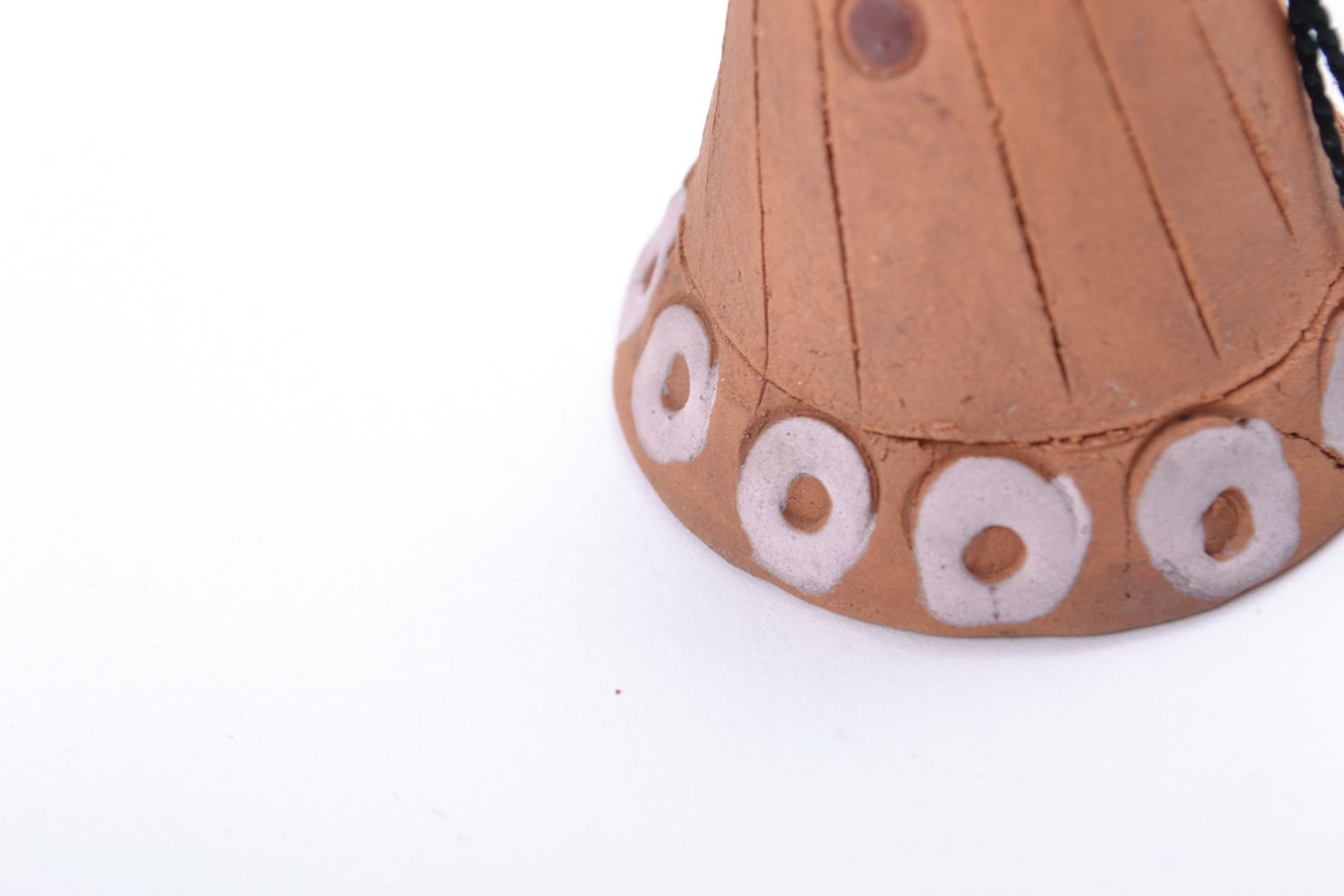 Petite cloche terre cuite à motif peinte de couleurs acryliques faite main photo 5