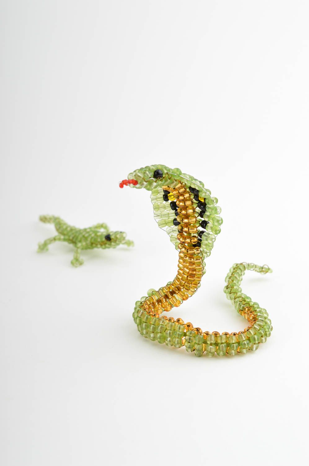 Статуэтки из бисера ручной работы ящерица змея из бисера фигурки из бисера 2 шт фото 2