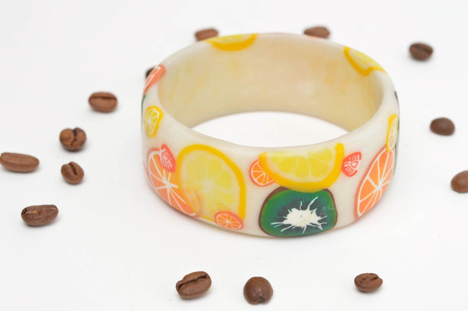 Bracelet en pâte polymère avec fruits fait main design original pour été photo 1