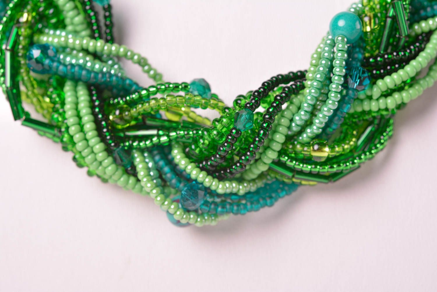 Колье из бисера украшение ручной работы бижутерия из бисера зеленое ожерелье фото 4