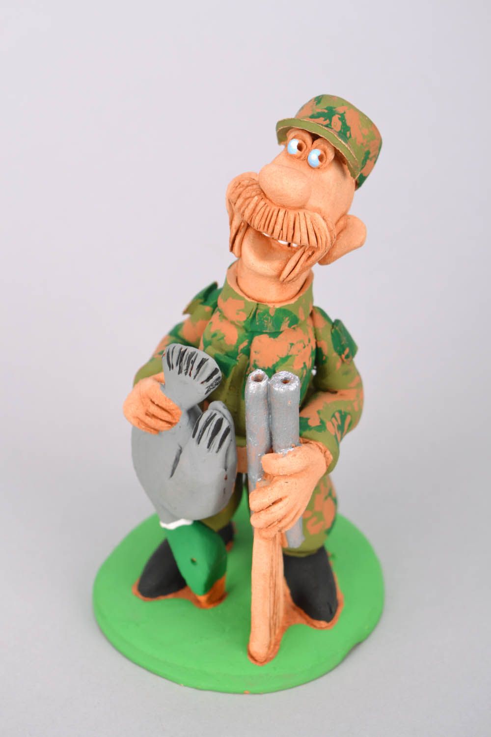 Schöne Figurine Jäger mit Gewehr und Ente foto 3