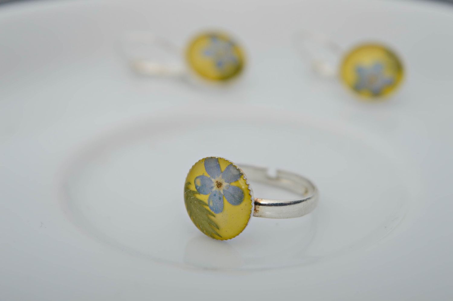 Epoxy ring and earrings with forget-me-nots photo 5