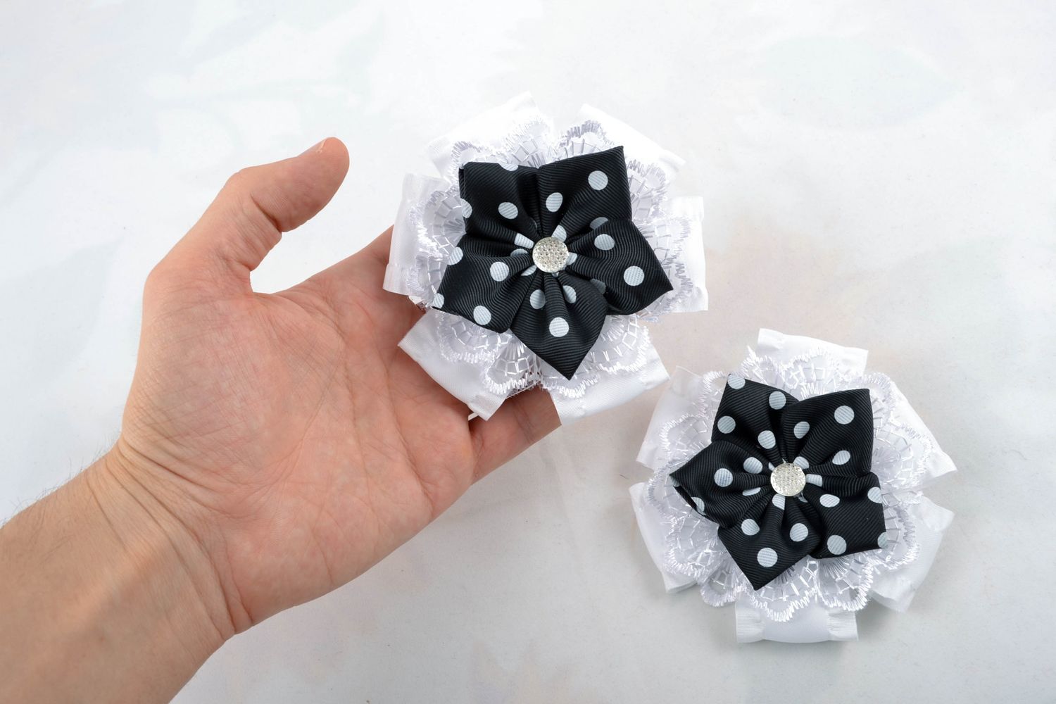 Hair clips with black lacy bows photo 1