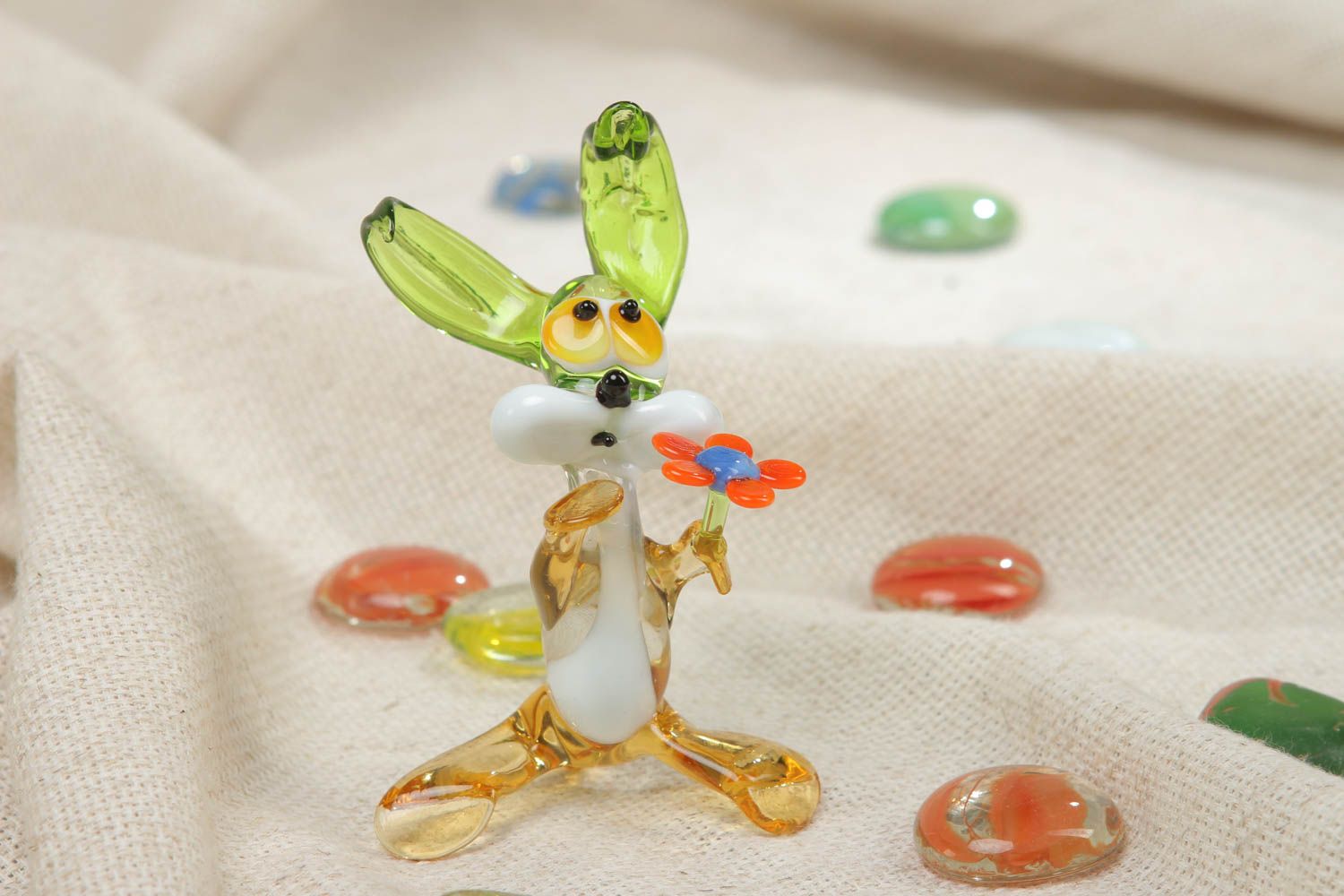 Figurine miniature en verre au chalumeau multicolore faite main Lièvre et fleur photo 5