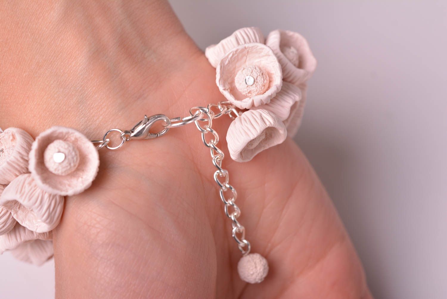 Bracelet rose Bijou fait main modelé en pâte polymère Cadeau pour femme photo 5