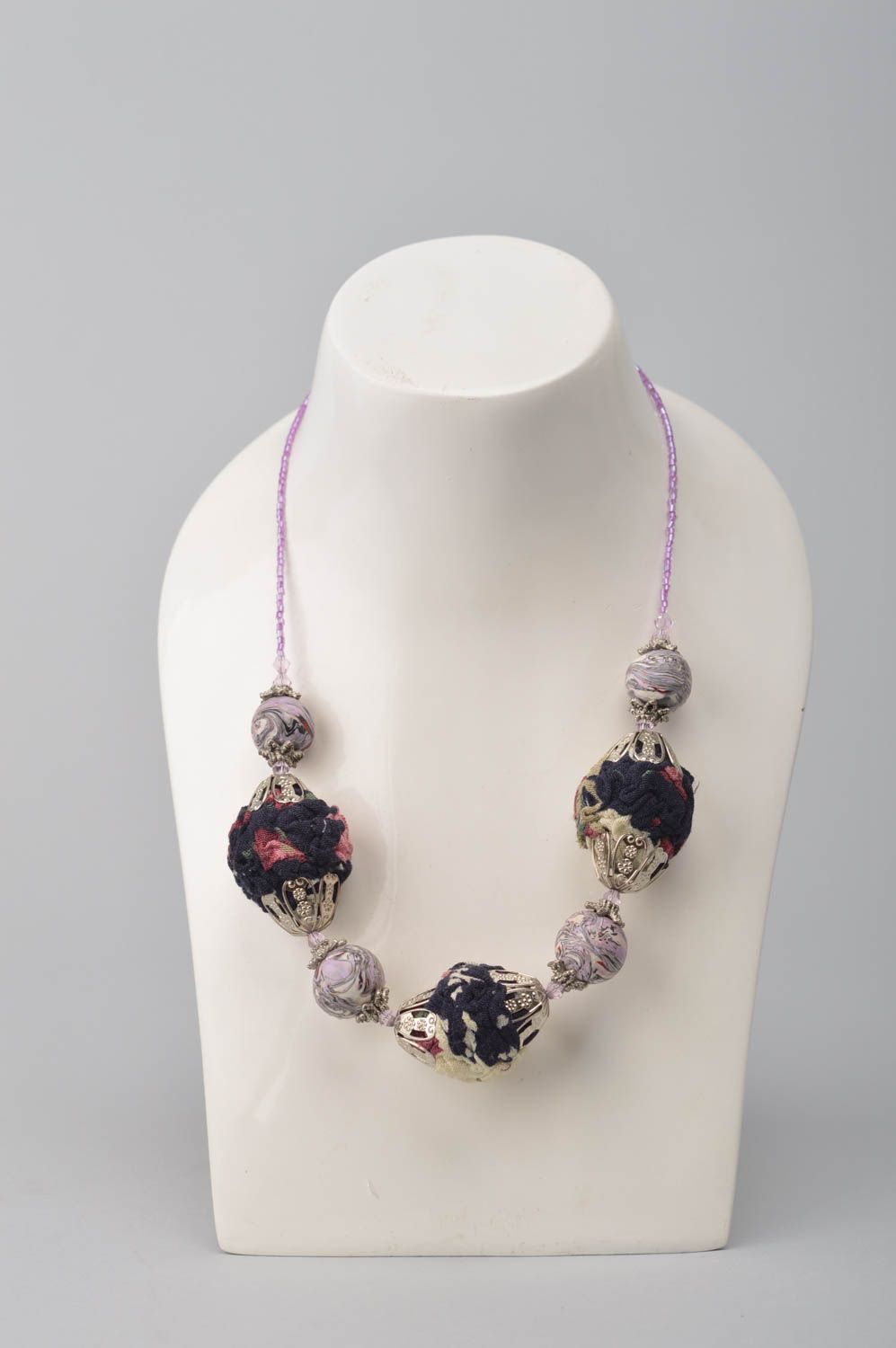 Collier textile Bijou fait main avec perles fantaisie Cadeau pour femme photo 1
