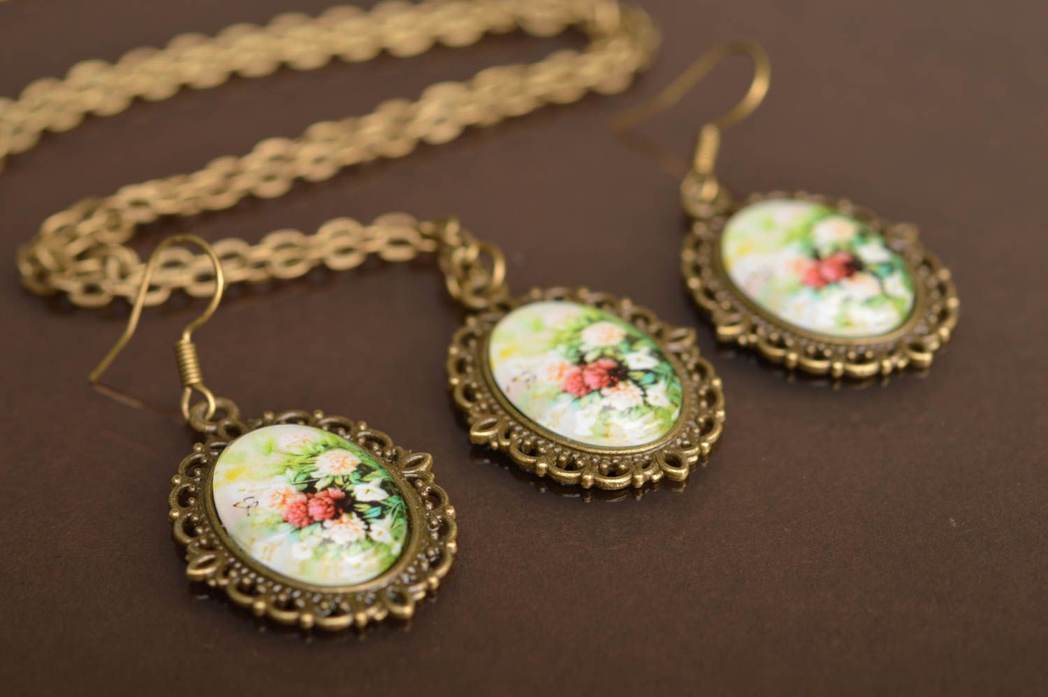 Homemade designer jewelry set vintage metal pendant and earrings with print photo 2
