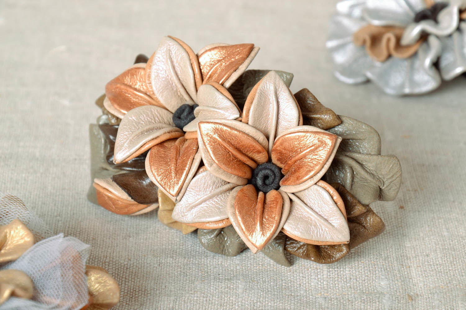 Hairpin with leather flowers photo 3