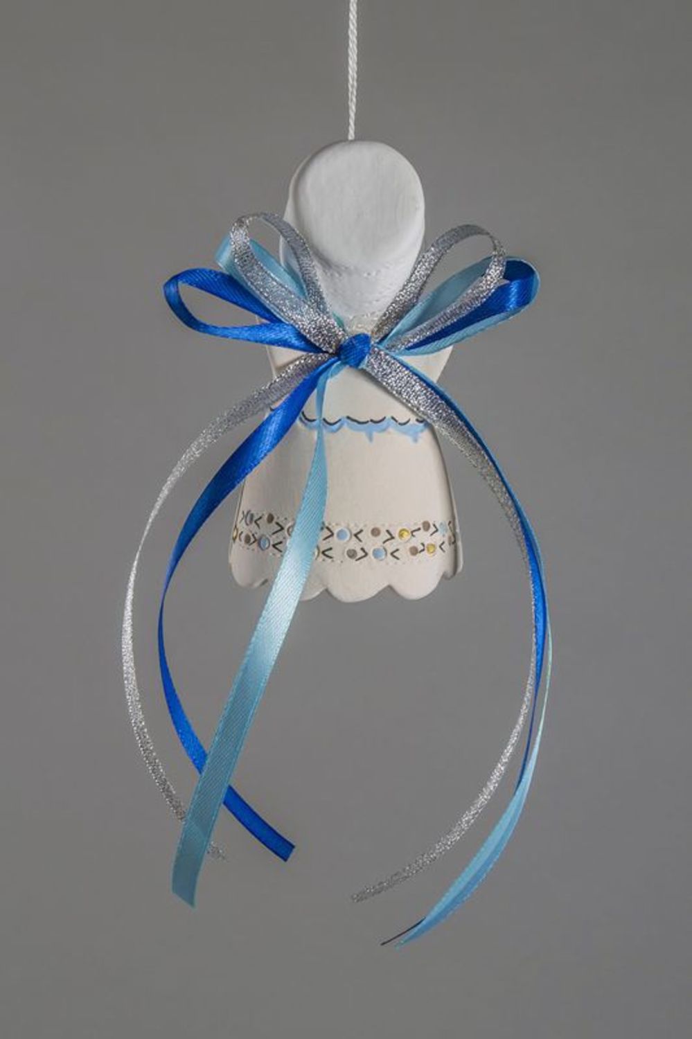 Clochette blanche en céramique avec rubans bleus photo 5