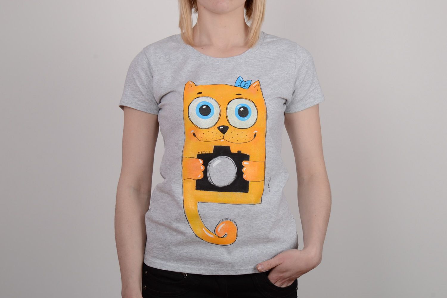 Handgemachtes Sporthemd aus Baumwolle mit Bild von Katze samt Fotoapparat grau  foto 1