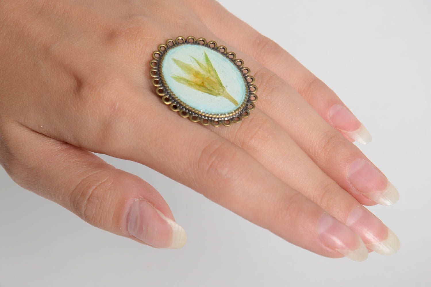 Женское кольцо с цветком кольцо ручной работы кольцо из эпоксидной смолы фото 2