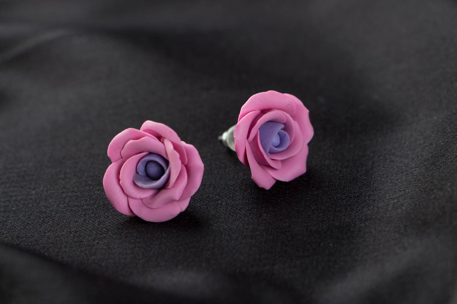Boucles d'oreilles puces fleurs roses photo 1