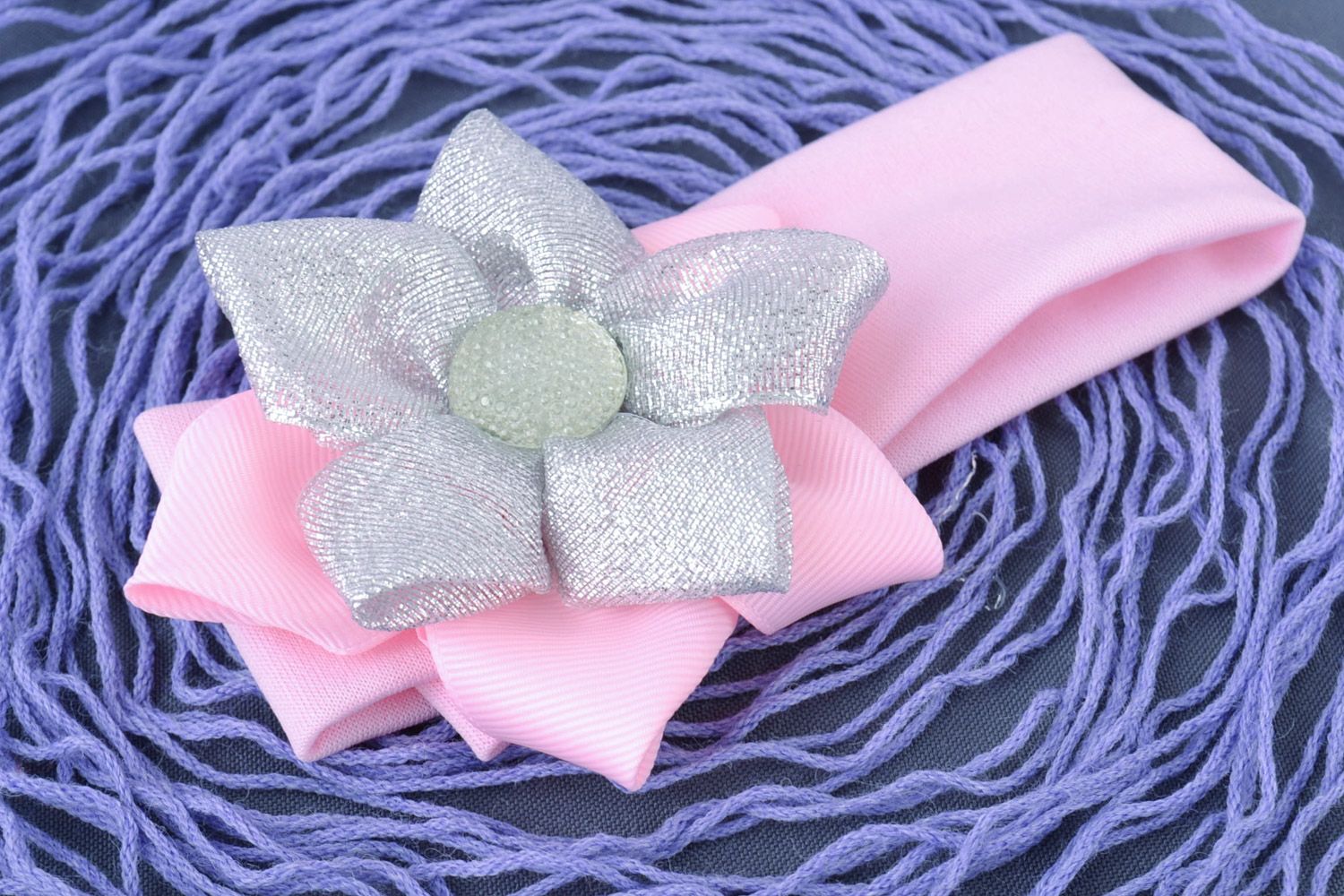 Детская повязка для волос ручной работы с цветком розовая нарядная для девочки фото 1