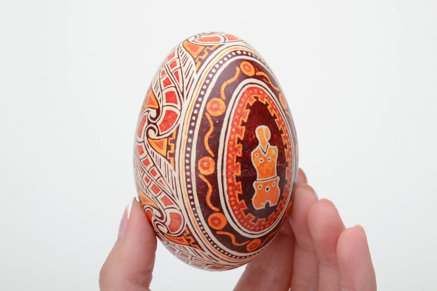 Гусиное пасхальное яйцо в восковой технике расписное ручной работы бордовое фото 5