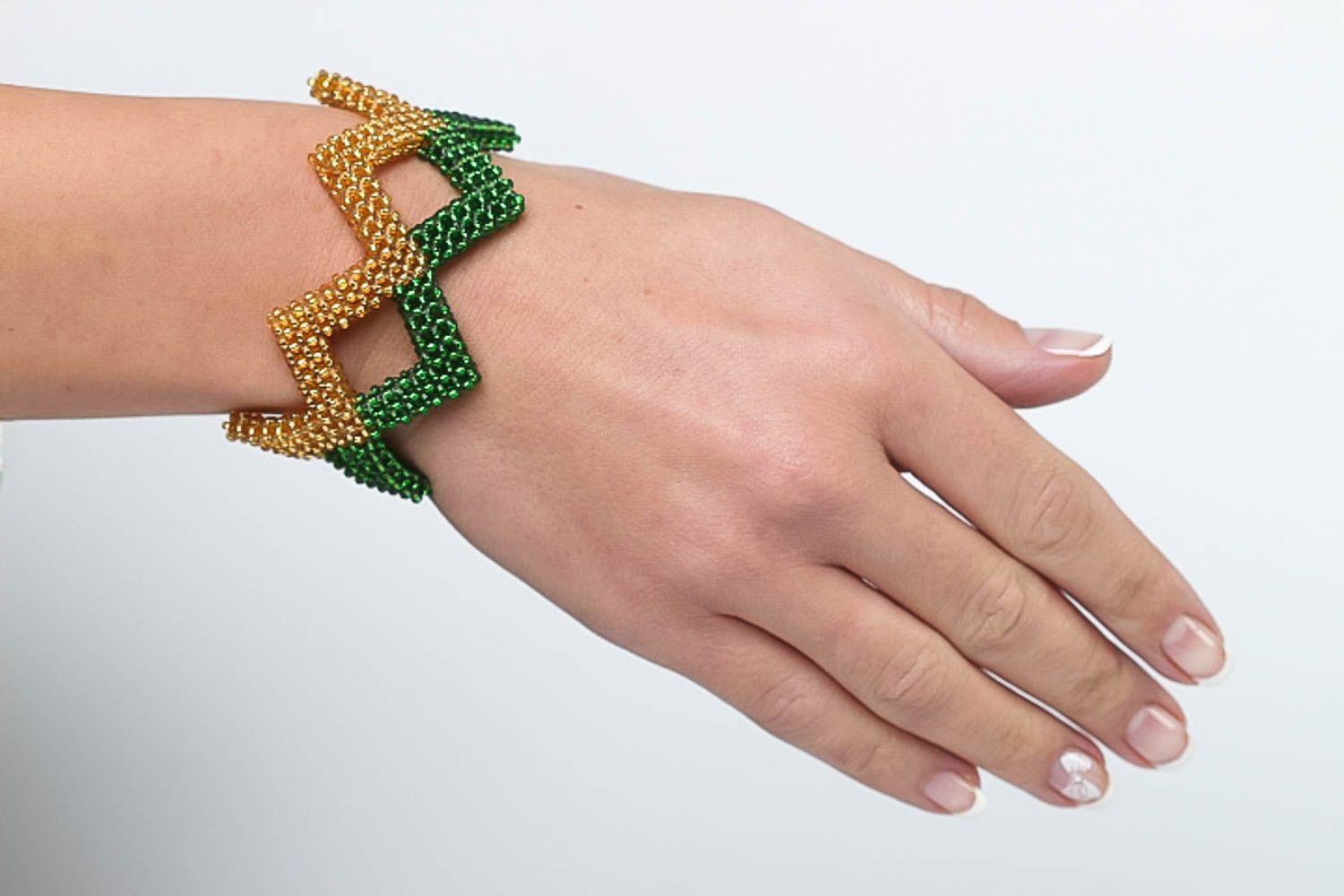 Square shaped beaded bracelet in yellow and dark green color photo 5