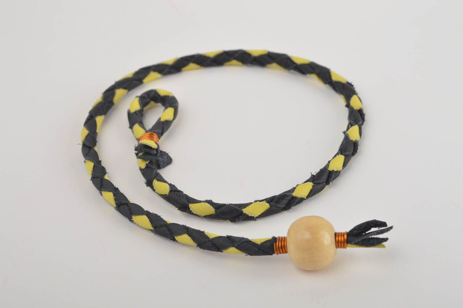 Handmade Leder Armband Designer Schmuck Accessoire für Frauen gelb und schwarz foto 5