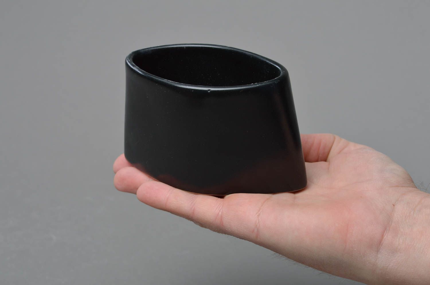 Feine strenge schwarze handgemachte Zuckerdose aus Porzellan mit Glasur Bemalung foto 3