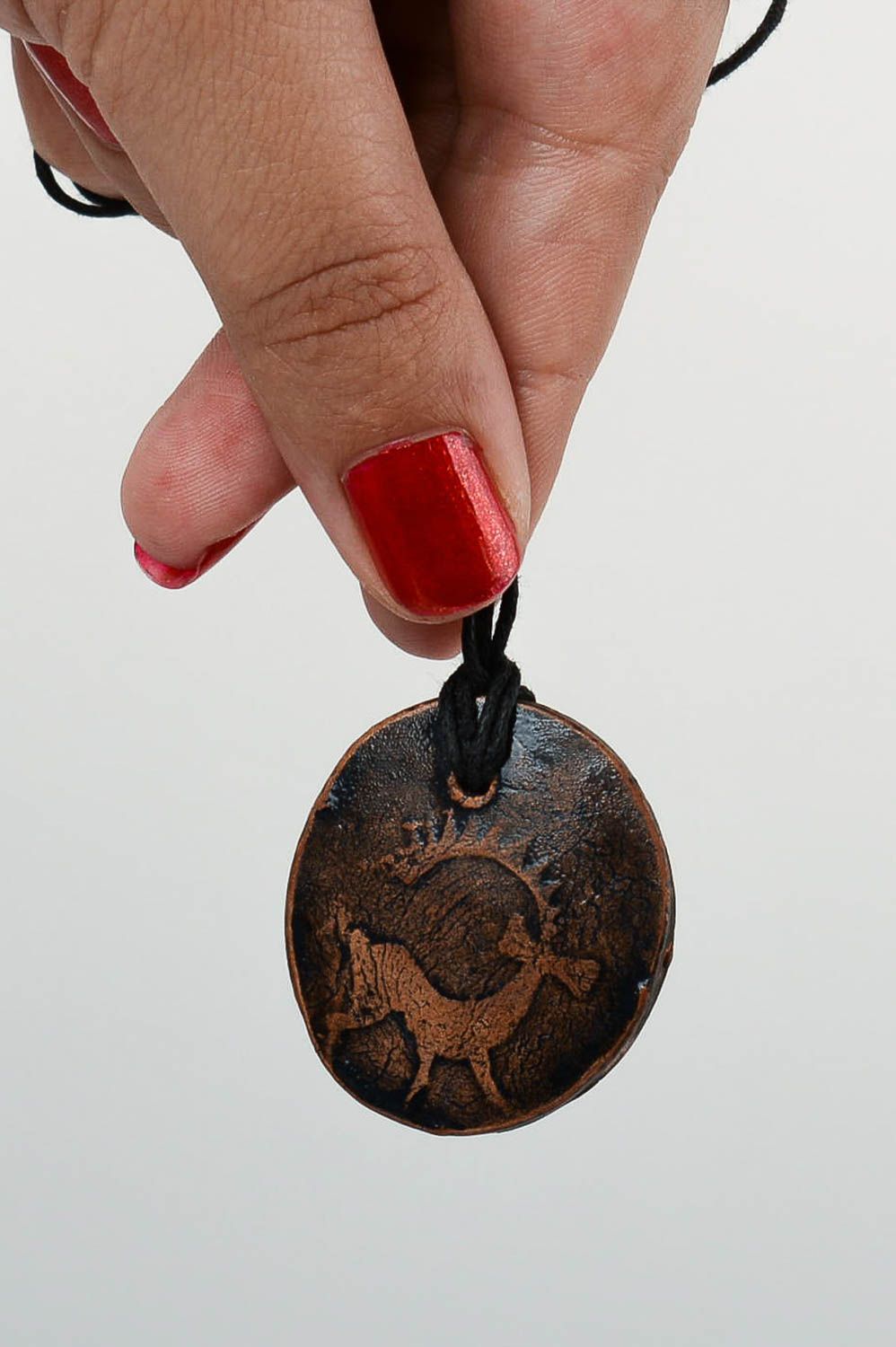Pendentif céramique Bijou fait main marron avec cerf Cadeau pour femme photo 5