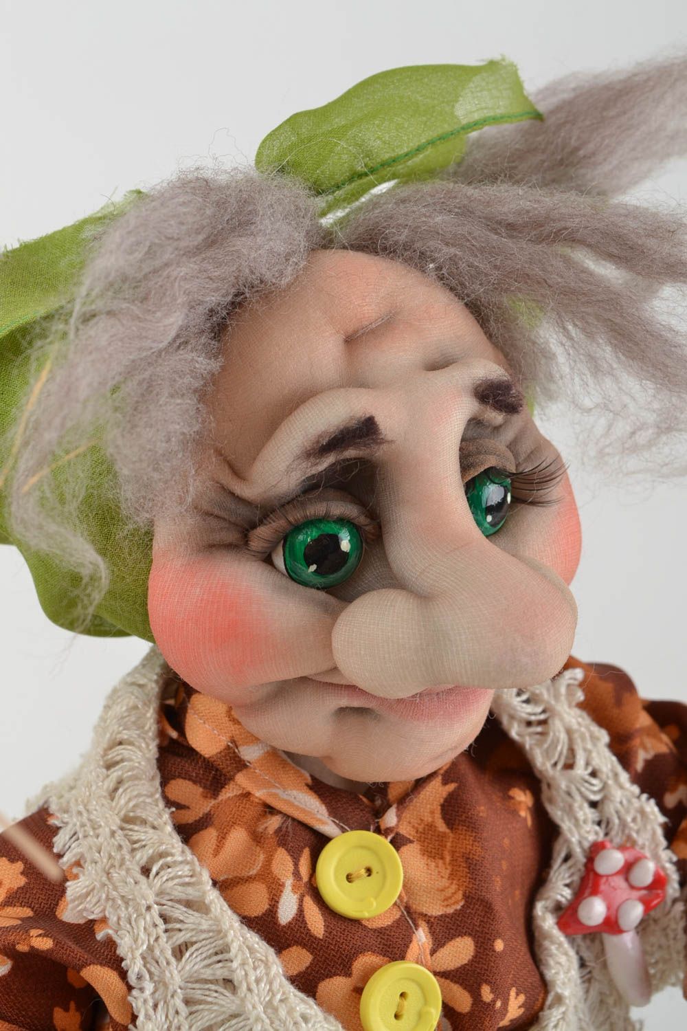 Игрушка кукла из ткани Баба яга с метлой смешная необычная небольшая хэнд мейд фото 4