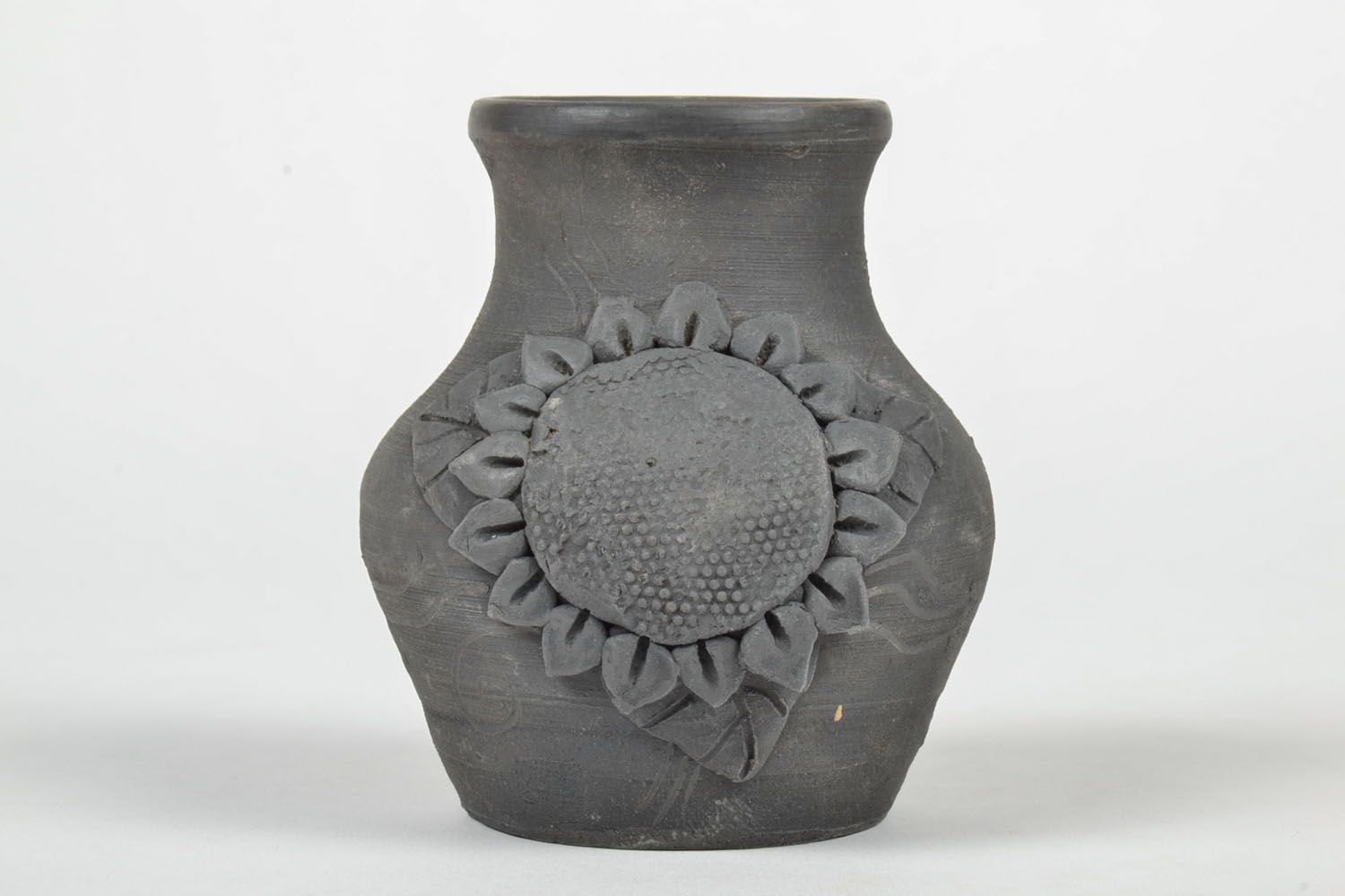 Pequeno vaso de cerâmica fumaça preta foto 2