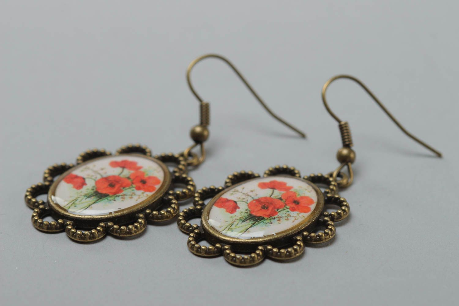 Handmade oval dangling earrings with lacy metal basis and poppy flowers image photo 3