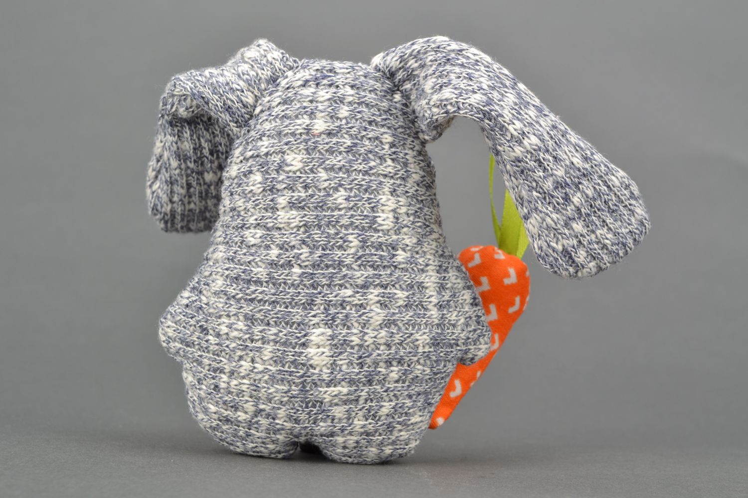 Мягкая игрушка из ткани Кролик с морковкой фото 3