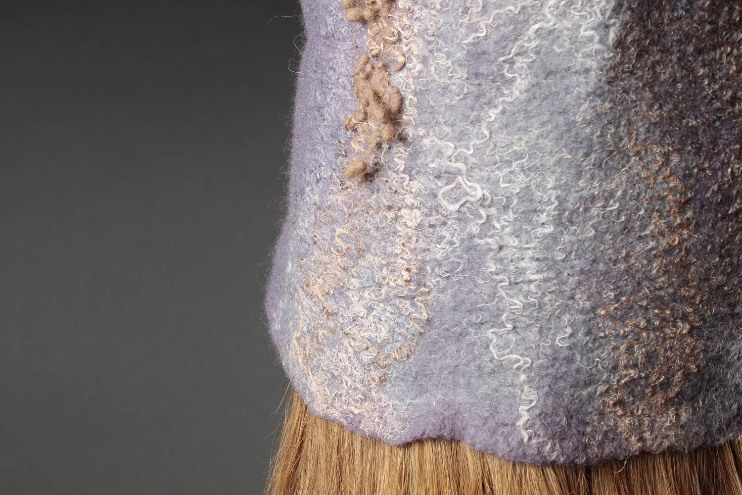 Bonnet d'hiver fait main Vêtement femme en laine feutrée Cadeau original photo 2