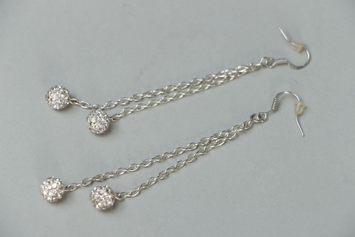 Boucles d'oreilles pendantes faites main avec perles fantaisie photo 1
