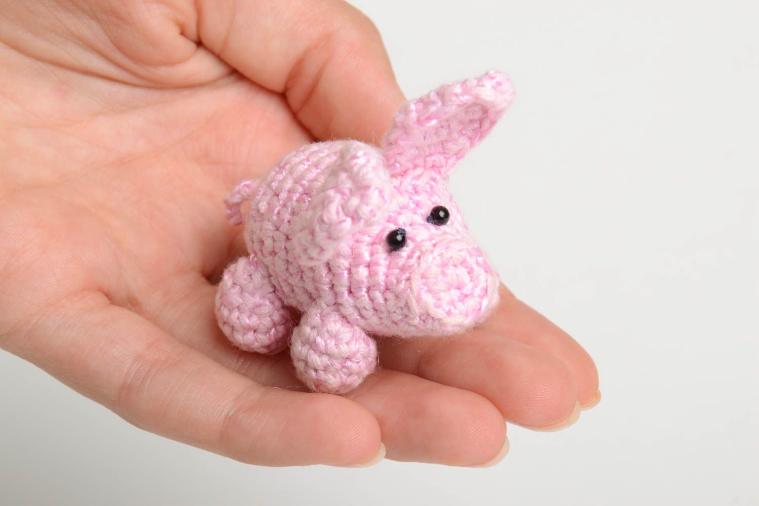 Игрушка ручной работы игрушка свинка подарок ребенку игрушка крючком розовая фото 5
