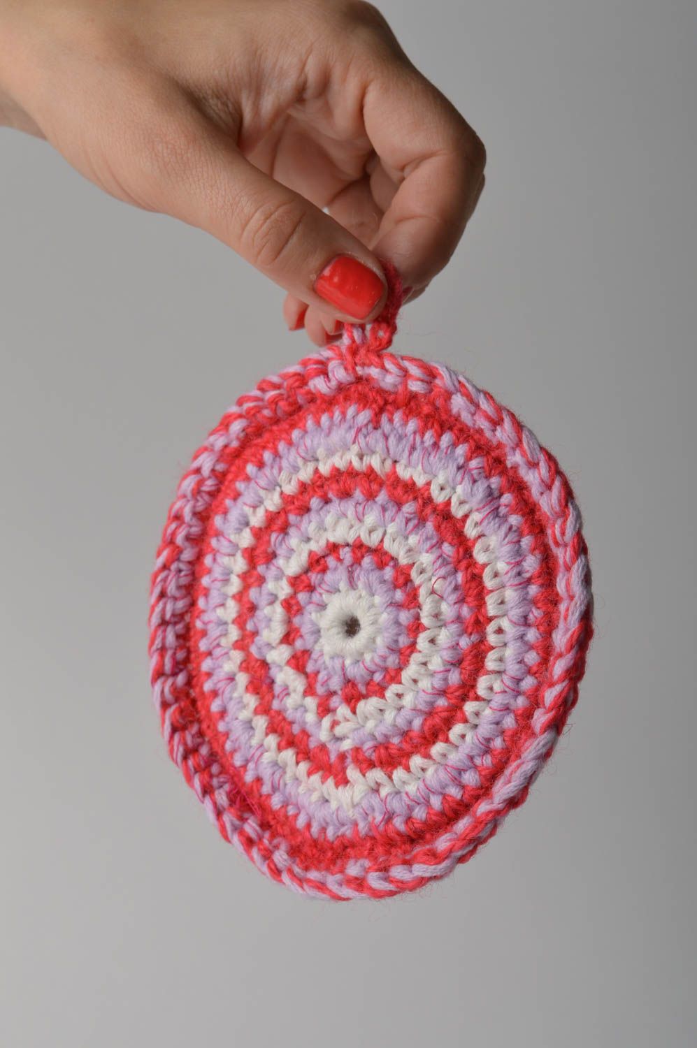 Manique au crochet fait main Manique rouge ronde tricotée Textile de cuisine photo 2
