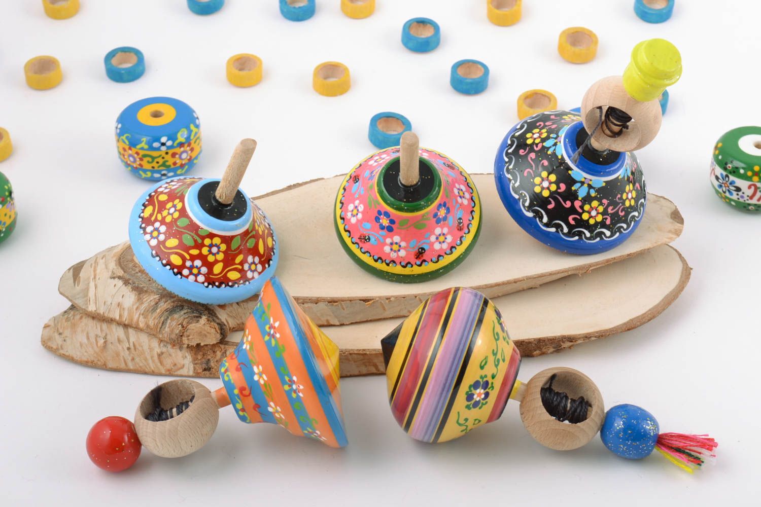 Деревянные игрушки волчки набор 5 штук ручной работы детские с росписью фото 1