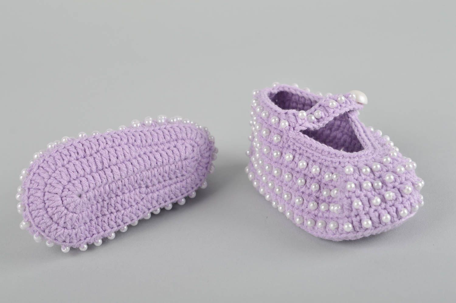 Lila handgefertigte Schuhe schöne gehäkelte Babyschuhe Geschenke für Kleinkinder foto 3