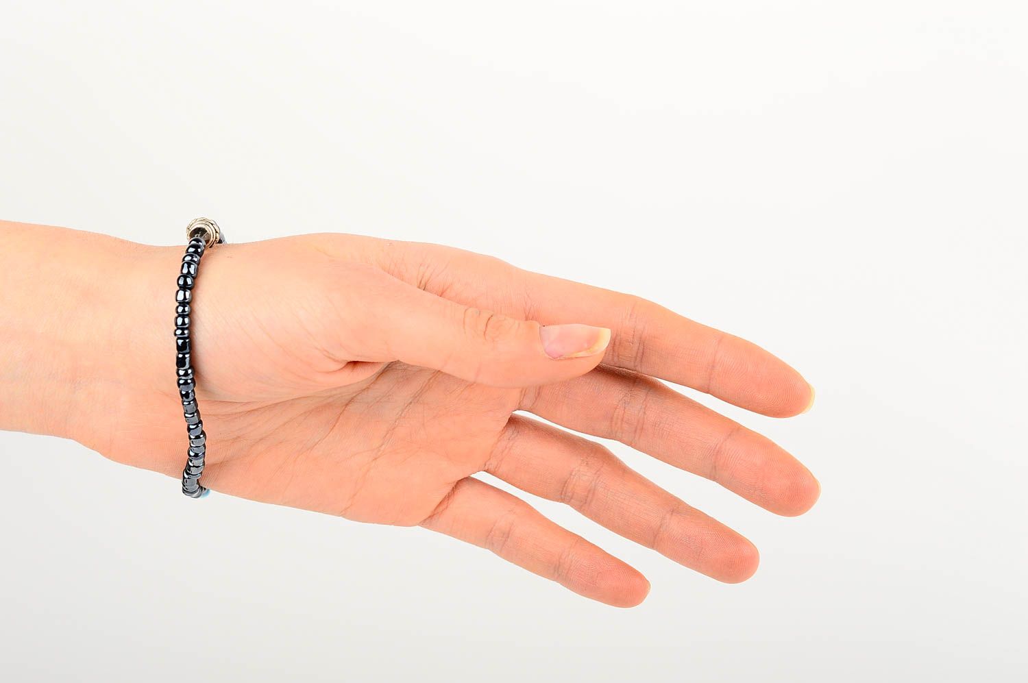 Bracelet perles rocaille Bijou fait main foncé Accessoire pour femme tendance photo 2