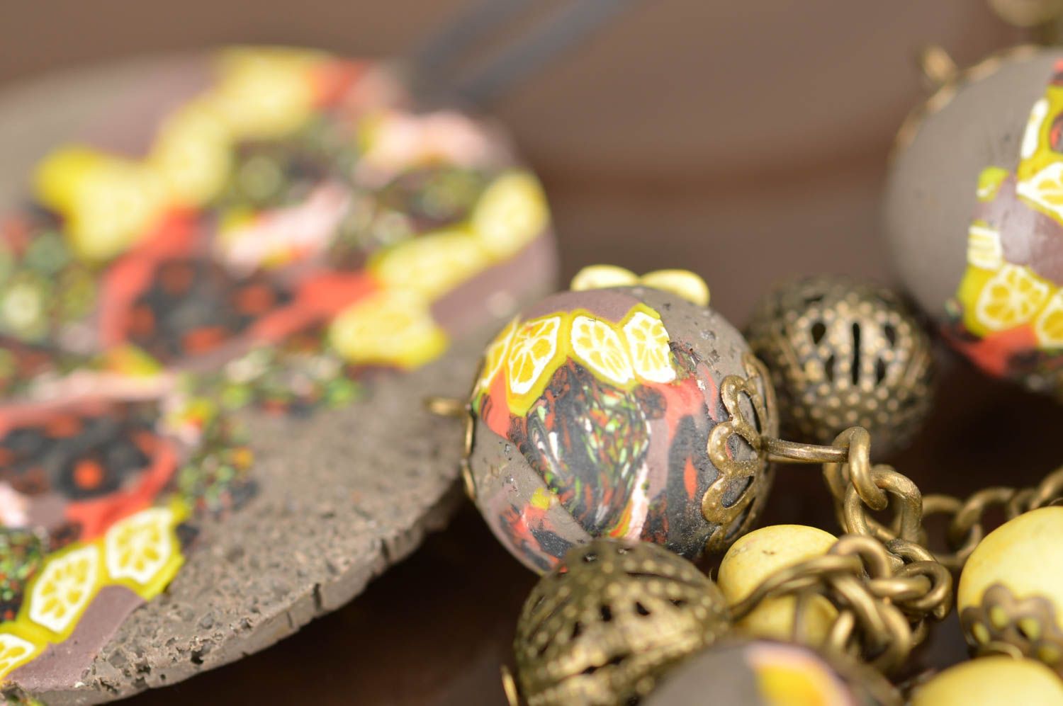 Parure bracelet et pendentif rond en pâte polymère bruns motif floral faits main photo 3