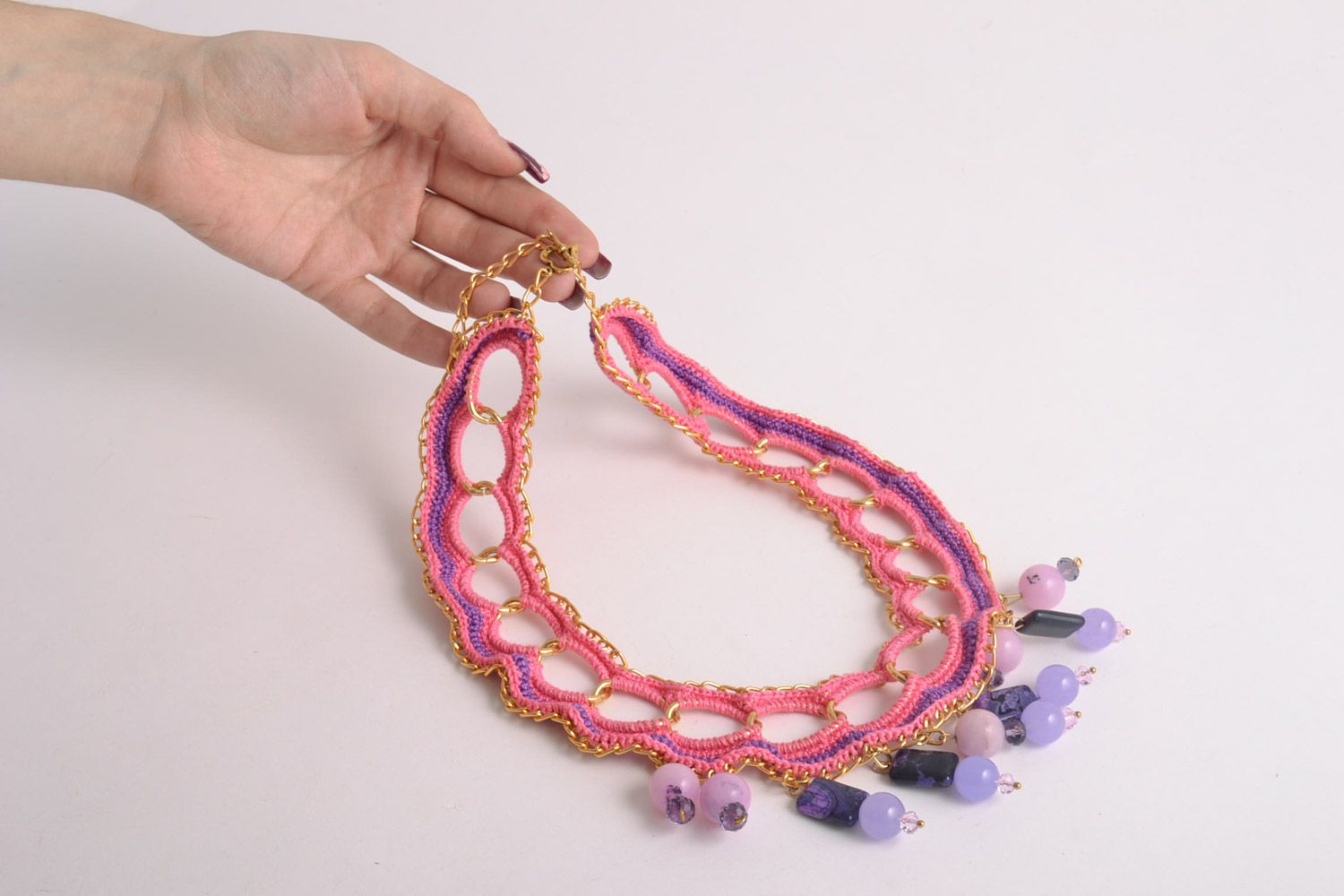 Beautiful handmade crochet cotton necklace with agate and crystal of pink color photo 2
