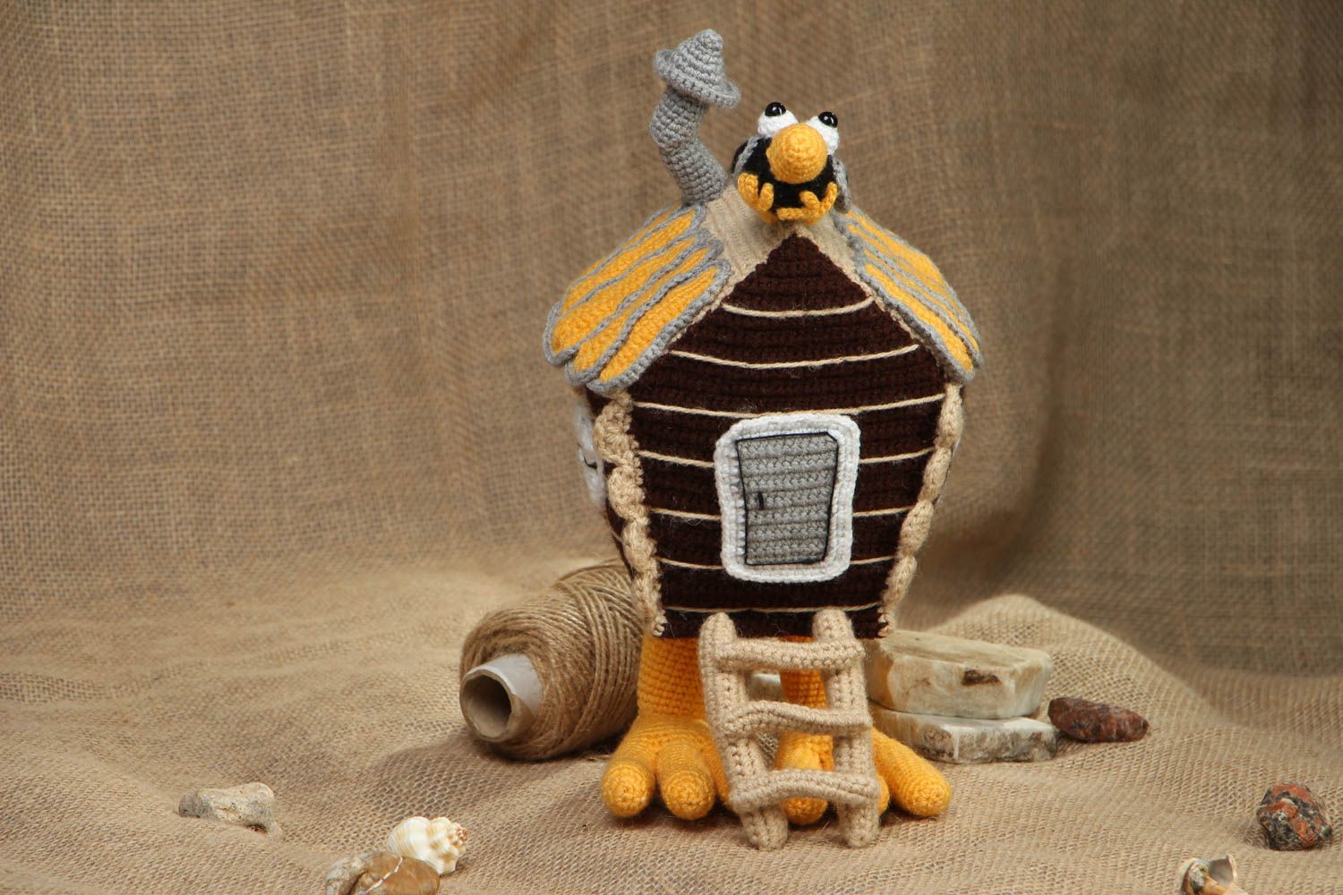 Designer crochet toy Hut on Chicken Legs photo 5