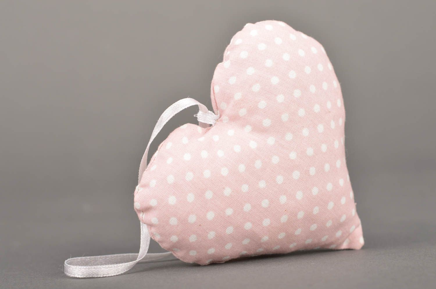 Интерьерная подвеска сердце розовое в горошек из хлопка красивая ручной работы фото 5