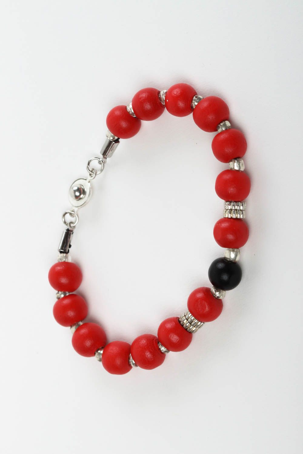 Bracelet rouge Bijou fait main en perles de bois original Cadeau femme photo 3