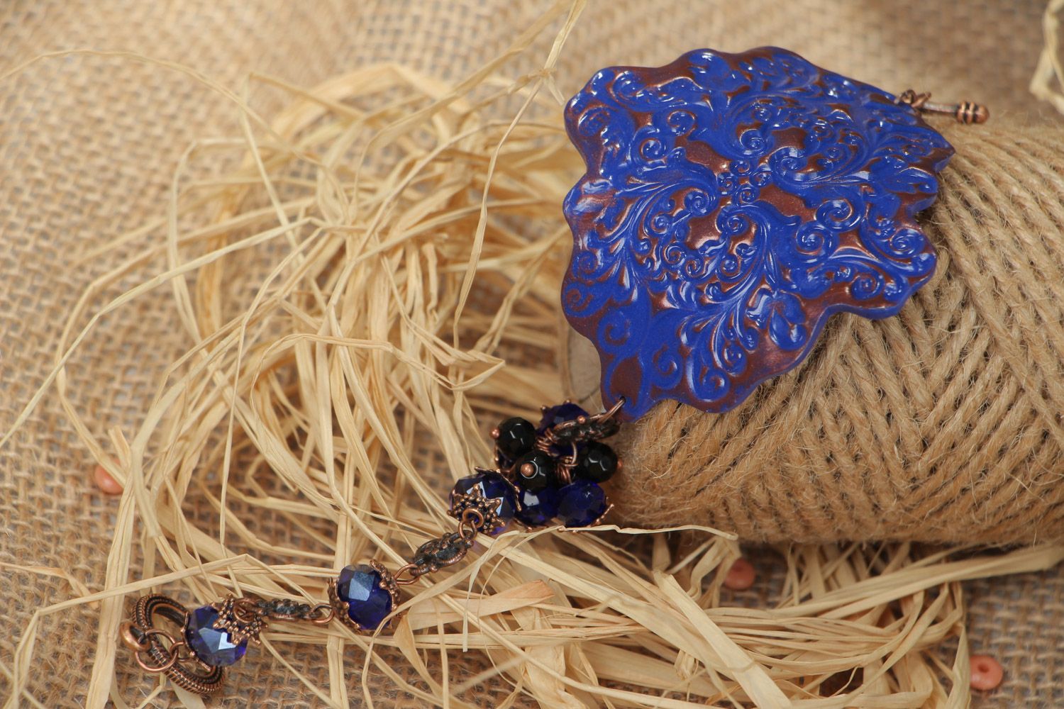 Объемный браслет из полимерной глины синий с граненными бусинами ручная работа фото 2
