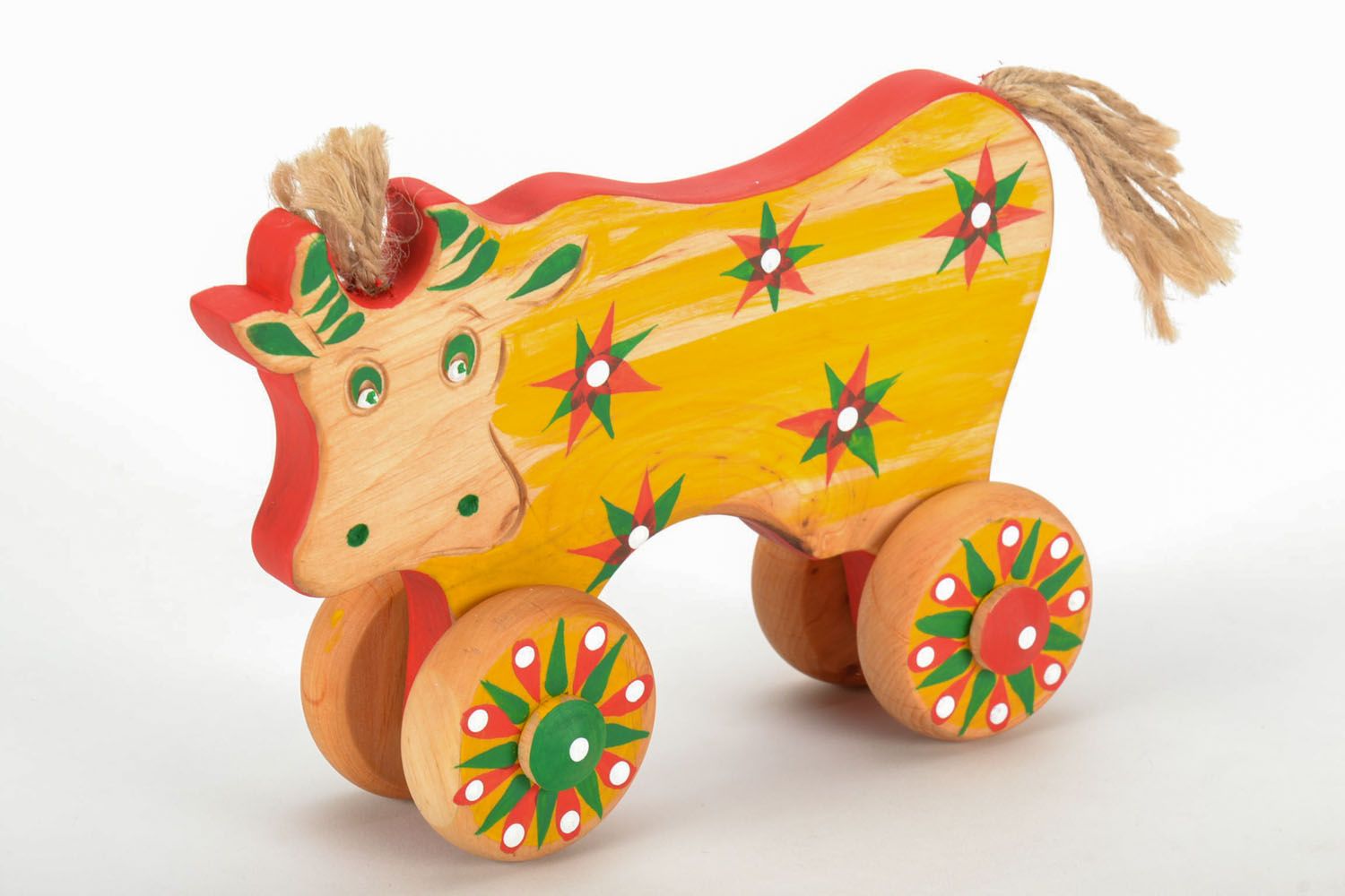Brinquedo de Madeira em rodas em forma de uma vaca  foto 2
