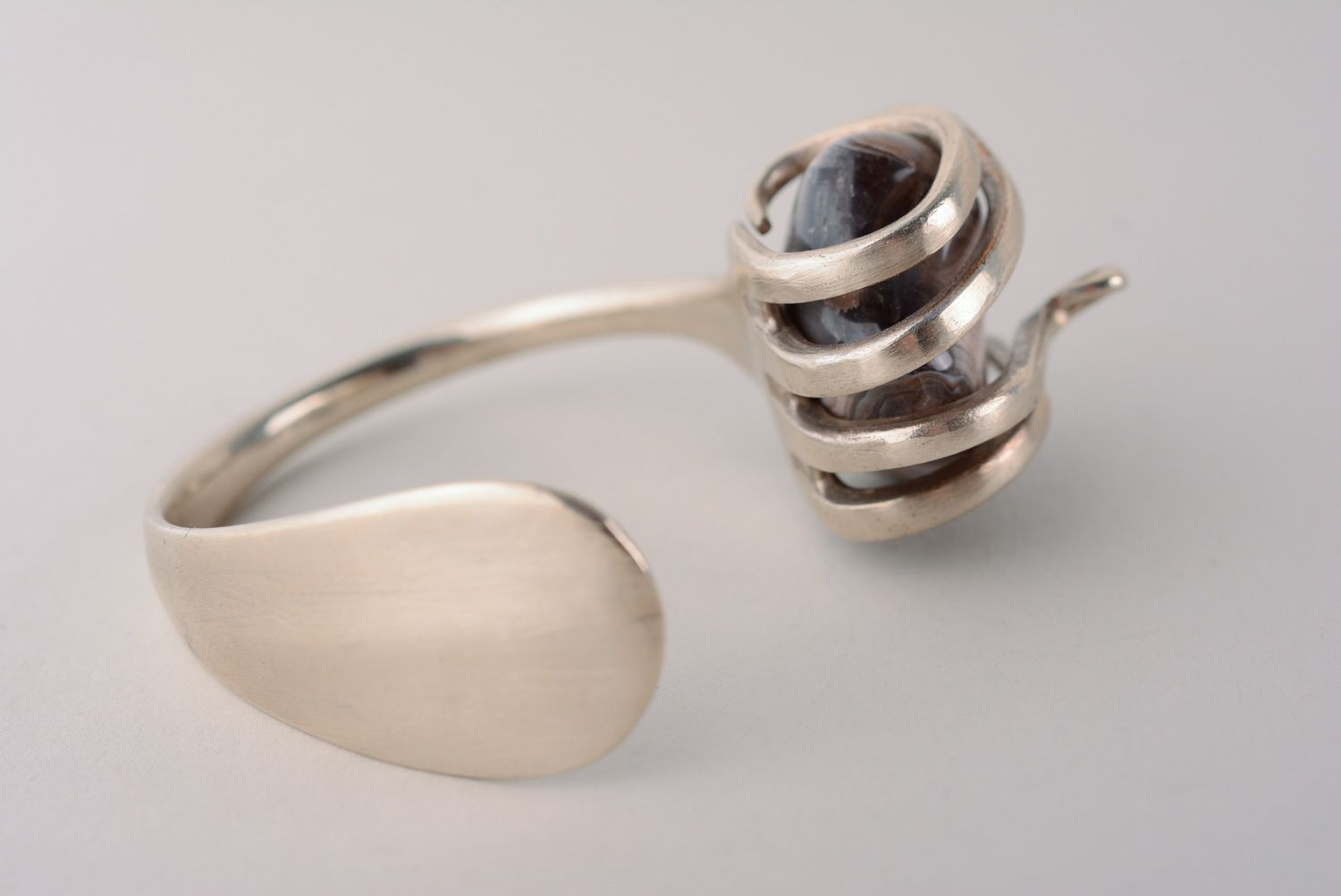 Bracelet en cupronickel métallique en fourchette avec pierre naturelle fait main photo 4