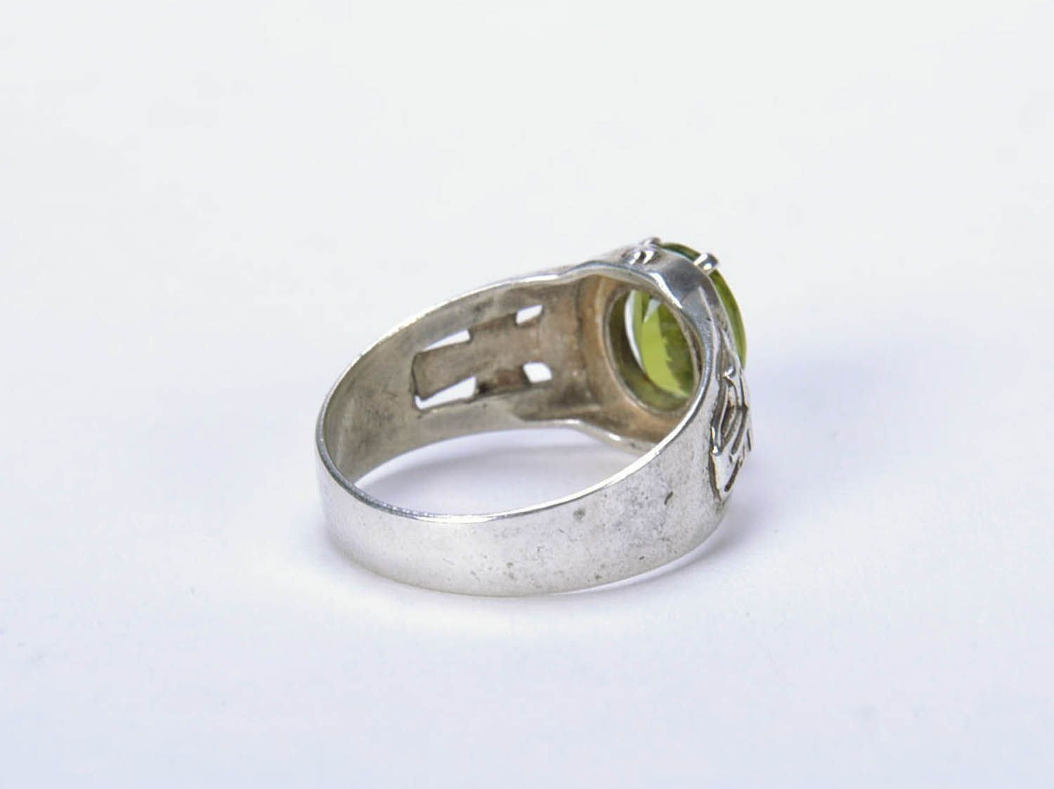 Крупный перстень из серебра фото 2