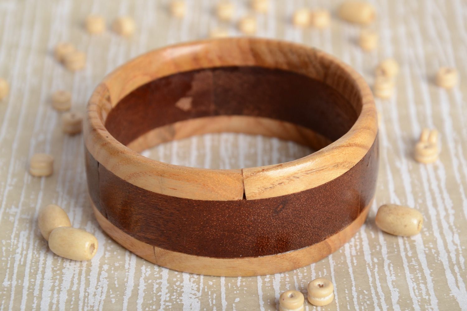 Bracelet en bois fait main original large avec incrustations cadeau pour fille  photo 1