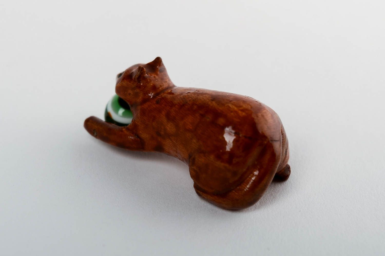 Figur aus Holz handmade Öko Spielzeug geschnitzte Holzfigur Tisch Deko Katze foto 3