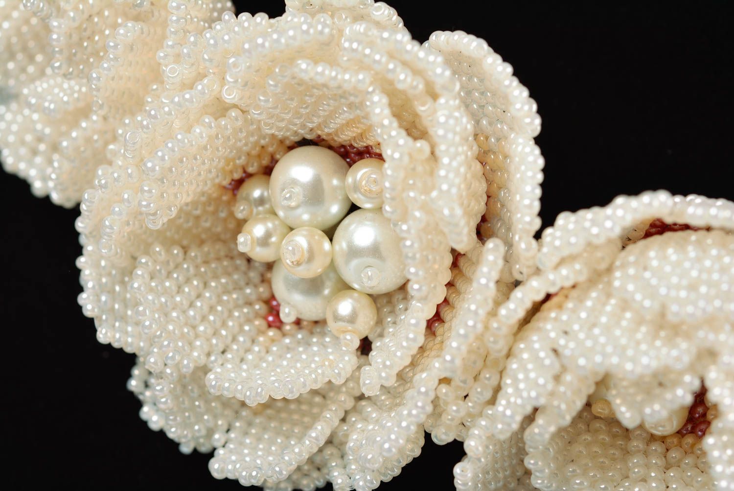 Ожерелье из бисера и керамического жемчуга ручной работы красивое женское белое фото 3