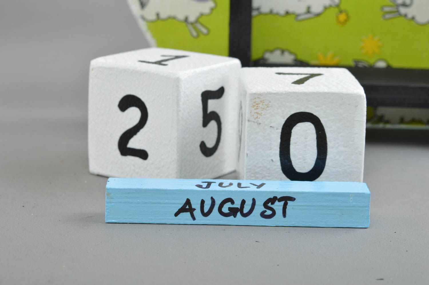 Детский календарь в виде барашка из фанеры декупаж зеленый ручной работы фото 4