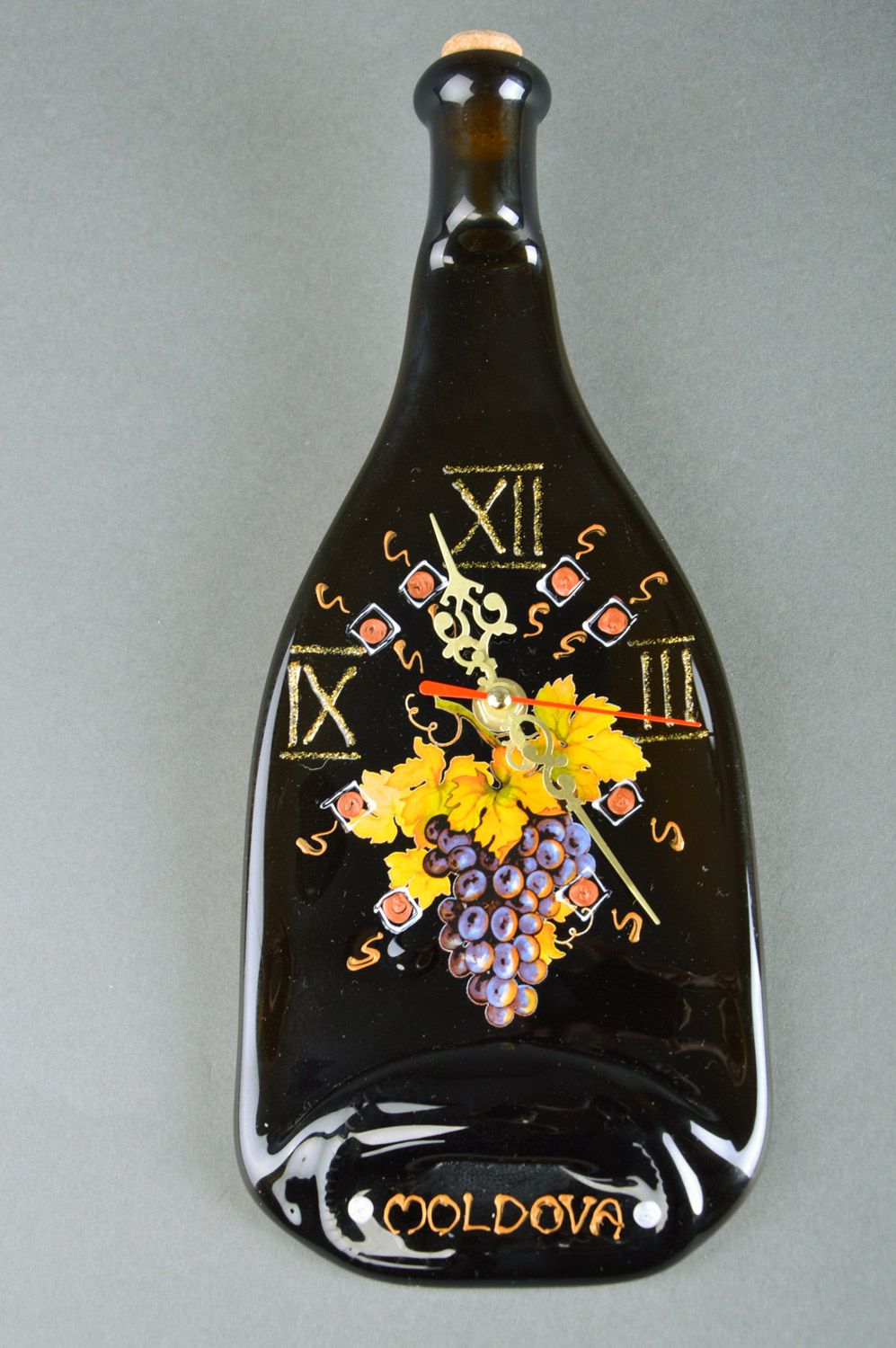 Оригинальные настенные часы из бутылки из-под шампанского ручной работы фото 2