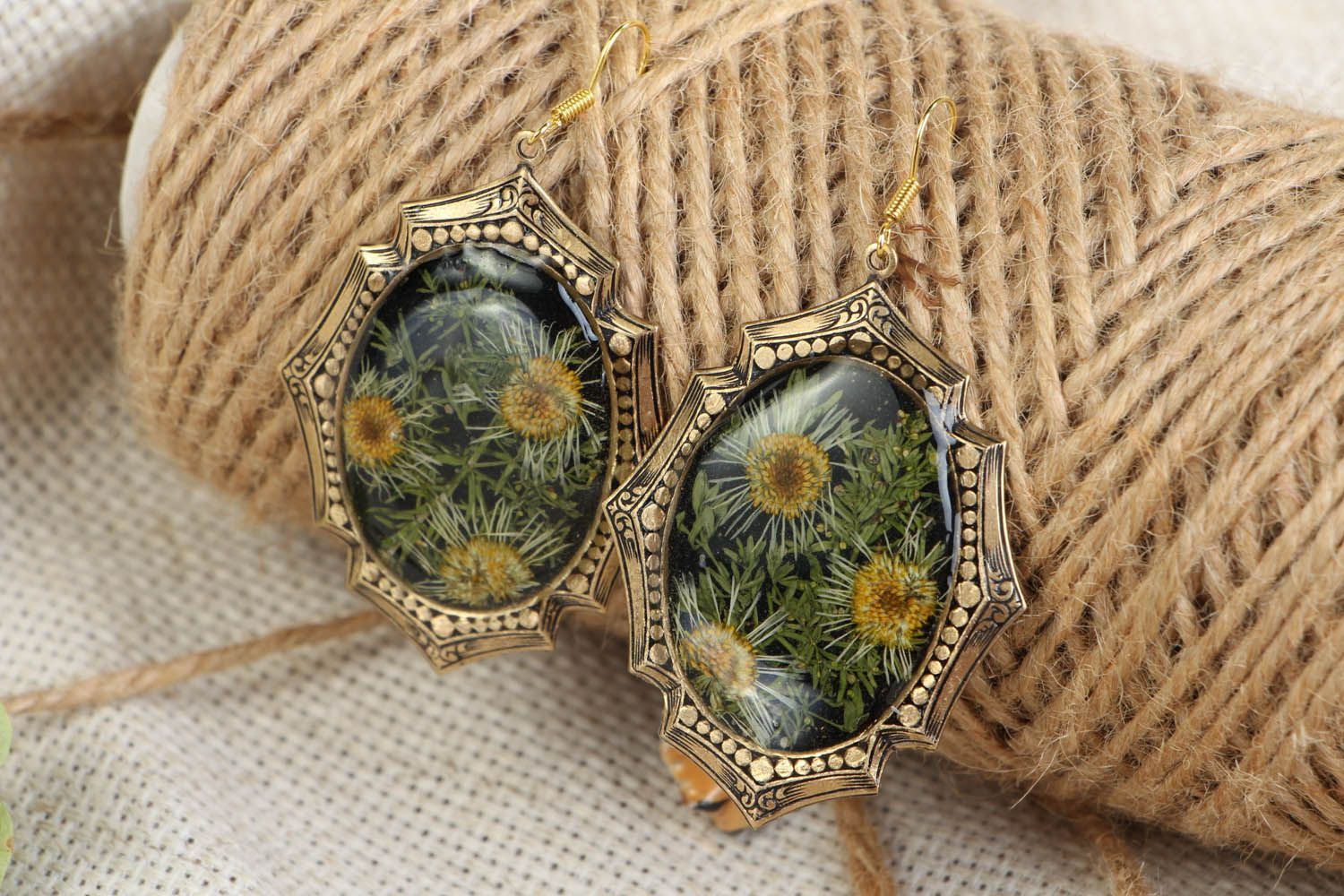 Handmade earrings with wild daisies photo 1