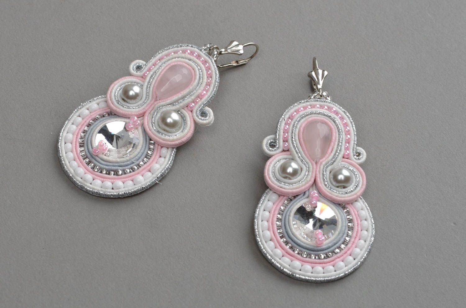 Boucles d'oreilles en soutache faites main avec strass et quartz bijou rose photo 2
