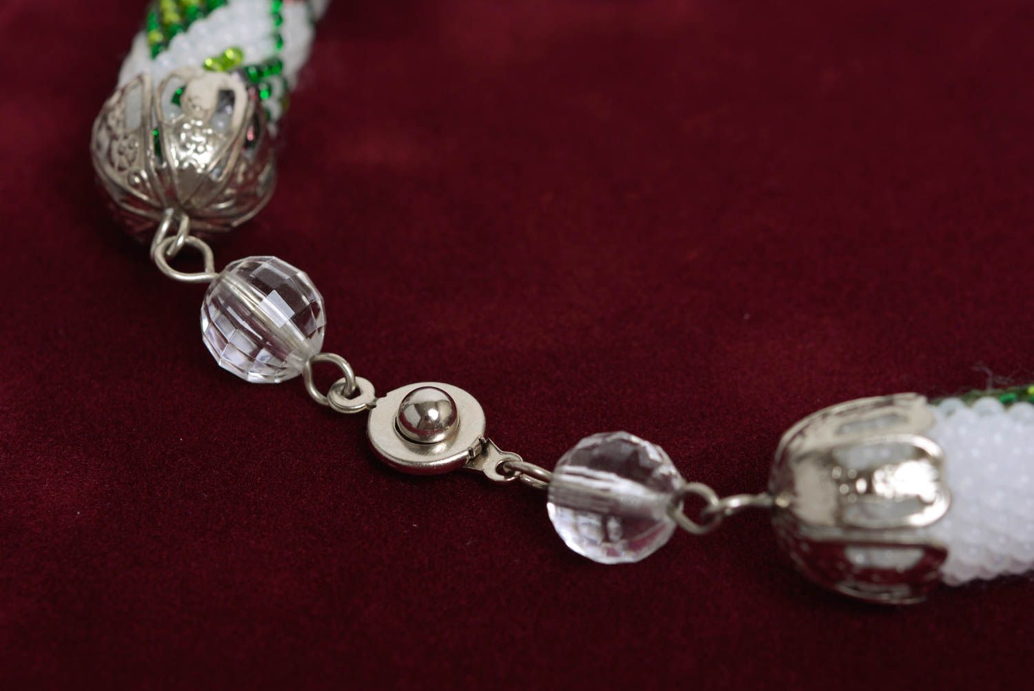 Collier spirale en perles de rocaille fait main avec ornements floraux photo 5